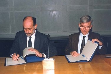 ESA and ASI sign ISS Node agreement, December 1997