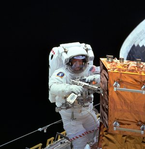 Claude Nicollier repairing Hubble