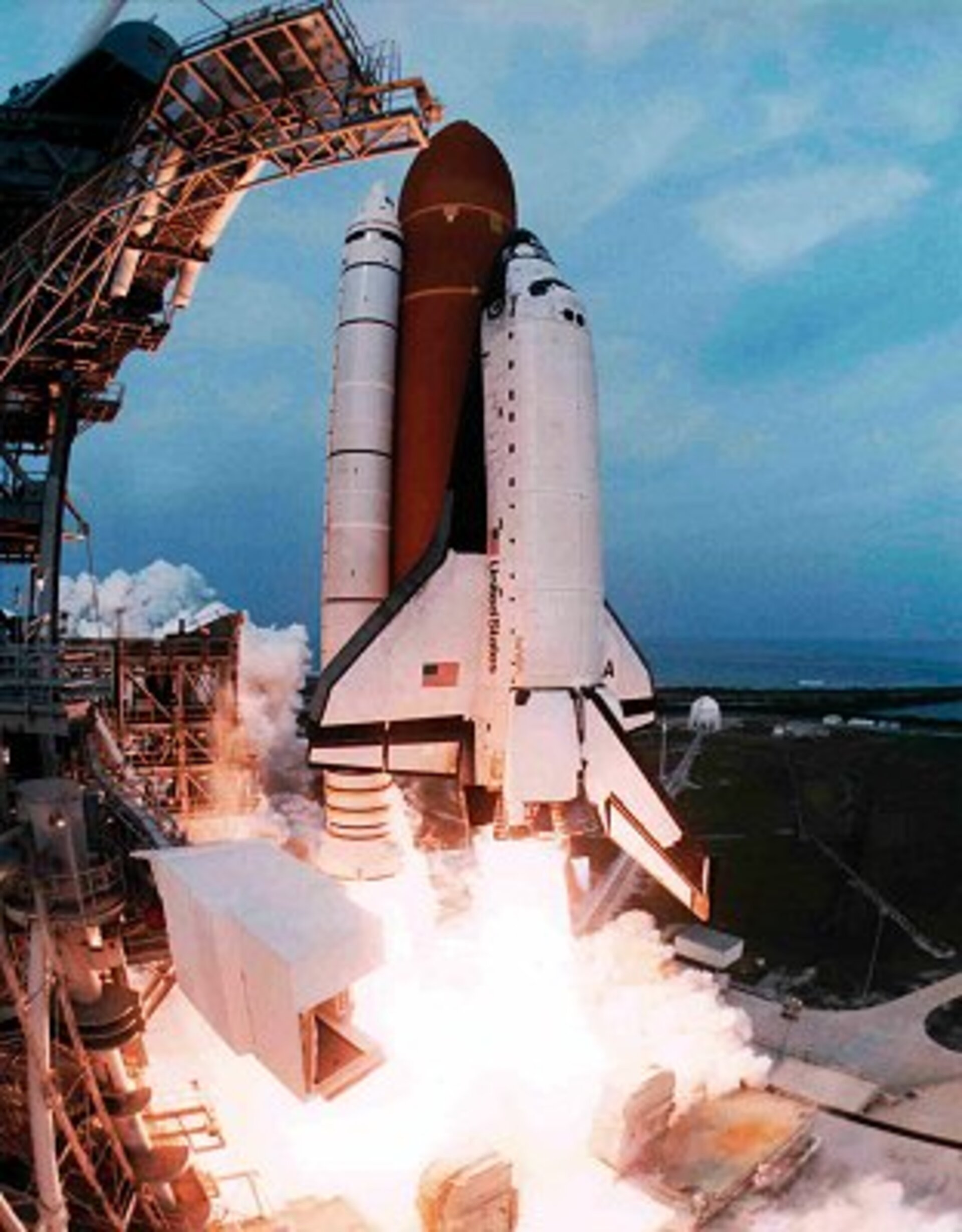 La navetta spaziale Columbia offre a Guidoni la sua prima esperienza di volo spaziale nel 1996, a bordo della missione STS-75.