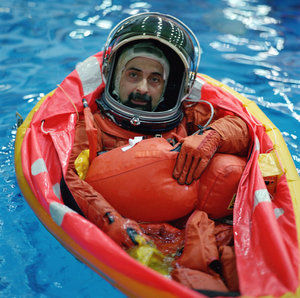 Umberto Guidoni training in Houston as mission specialists for the STS-100/6A Endeavour flight