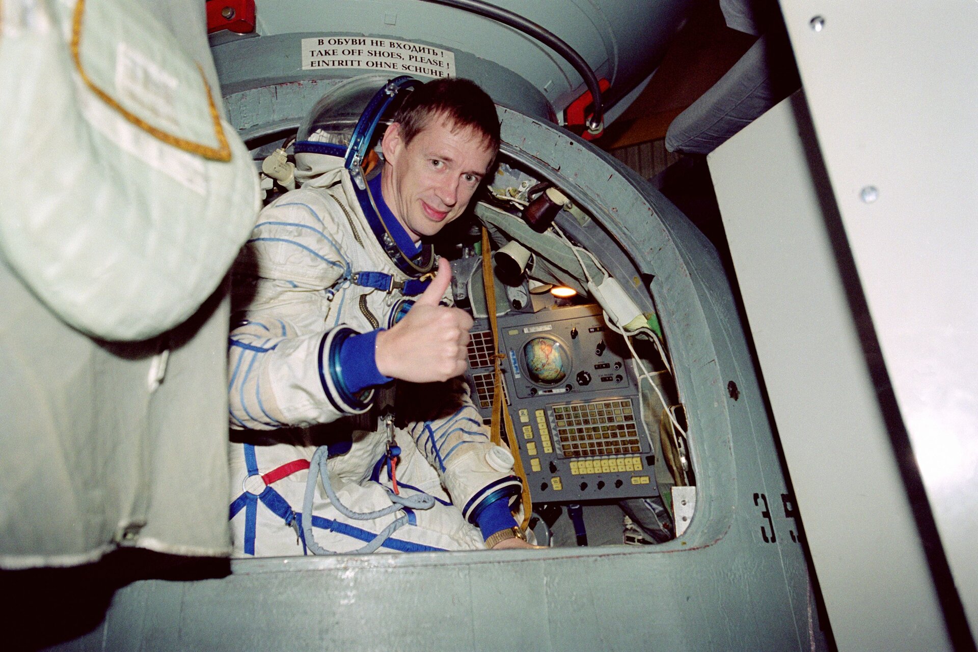 Frank De Winne in the Soyuz simulator during training at Star City