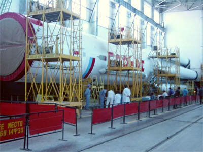 20.09.02 Final assembly work on Proton’s first 3 stages for Integral