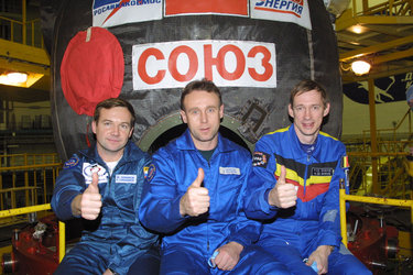 Odissea mission crew after the repetition of the launch procedure at Baikonour, 16th Oct.2002