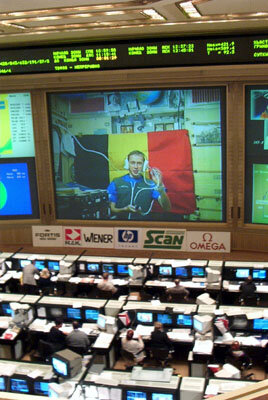 Frank De Winne on board ISS during an inflight talk with family and friends