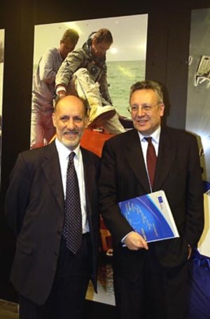 Commissioner Philippe Busquin (right) and ESA Director General, Antonio Rodotà