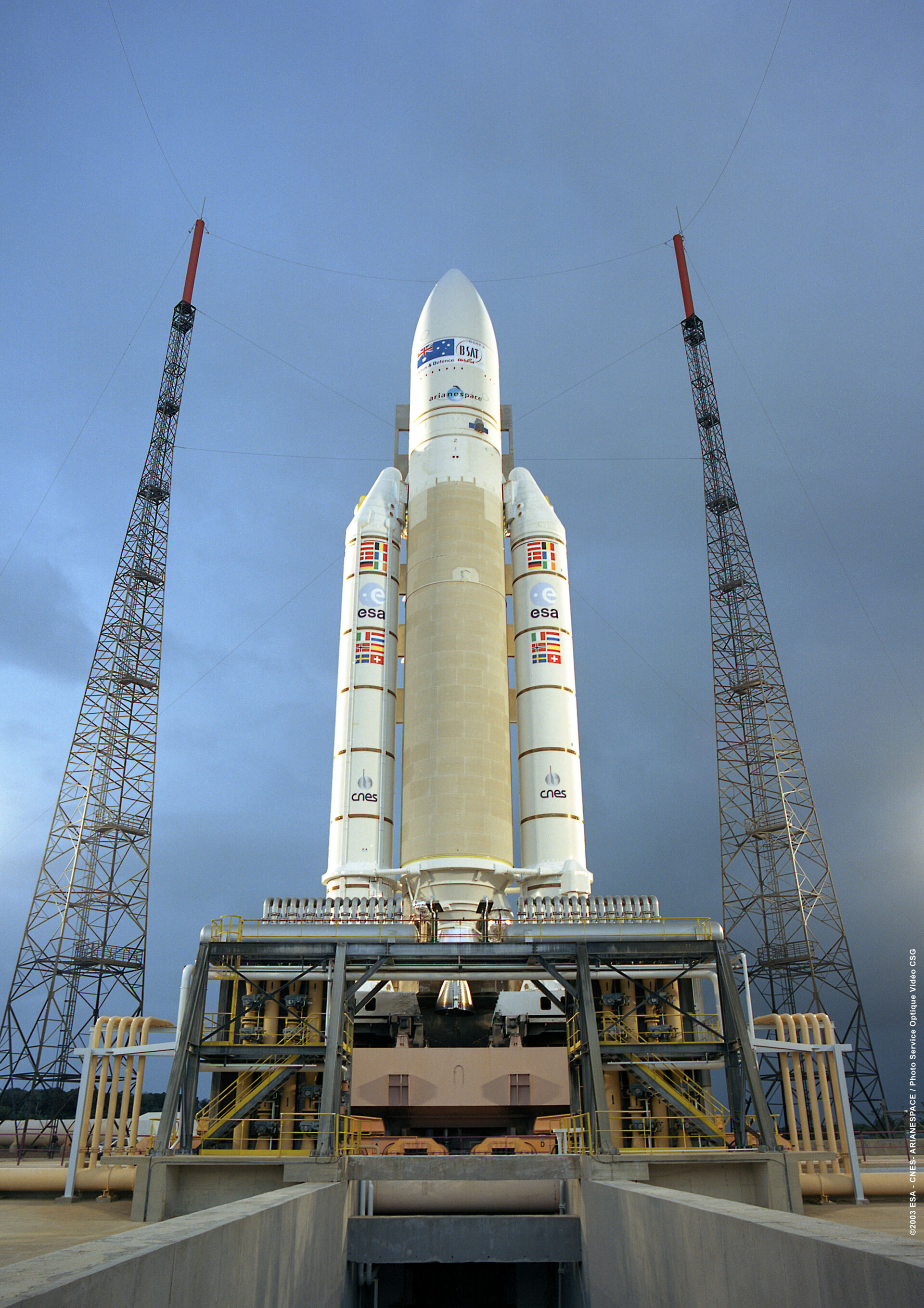Ariane 5 sur le pas de tir à Kourou
