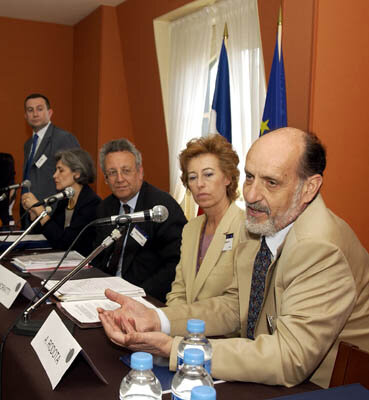 M. Antonio Rodotà durant la conférence de presse