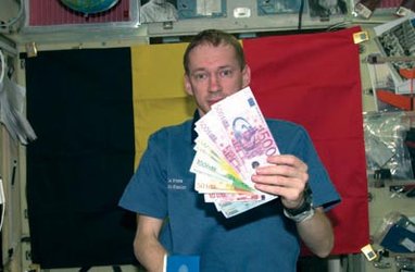 Frank De Winne with Euro notes on board the ISS