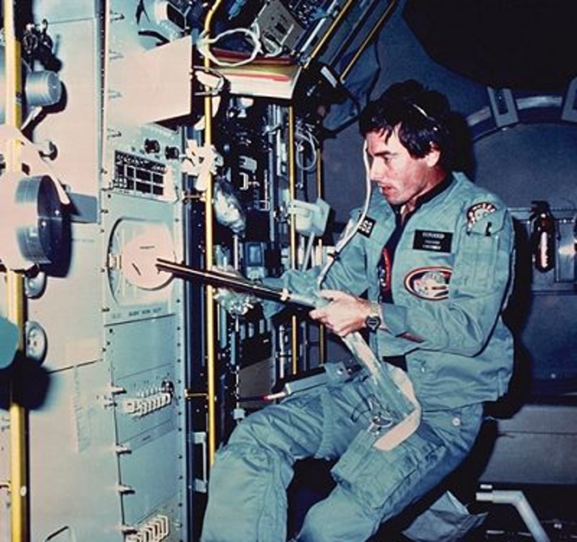 Ulf Merbold works with one of the experiments during the Spacelab-1 mission