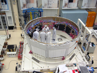 ESA and NASA managers and astronauts visit the Jules Verne Equipped Avionics Bay in Bremen