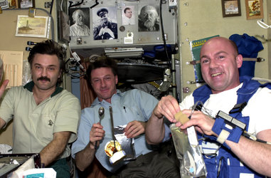 ESA astronaut André Kuipers at breakfast on board ISS with Alexander Kaleri and Michael Foale