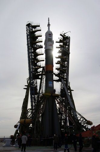Soyuz launcher upright on the launch pad, ready for launch on at 05:18 CEST (03:18 UT) Monday 19 April 2004