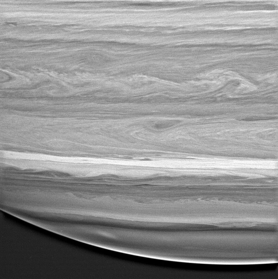 Wavelike patterns in the cloud bands of Saturn's atmosphere