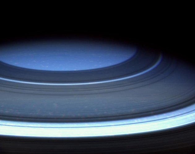 Saturn's blue northern hemisphere
