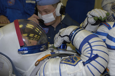 A final test of Roberto Vittori's spacesuit