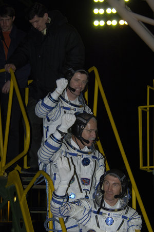 A last wave from the crew before entering the Soyuz spacecraft