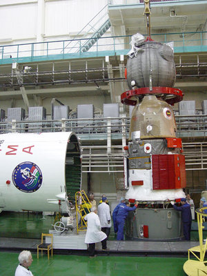 Preparation of the Soyuz TMA-6 spacecraft