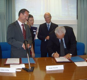 Signing of contract for Vega ground segment