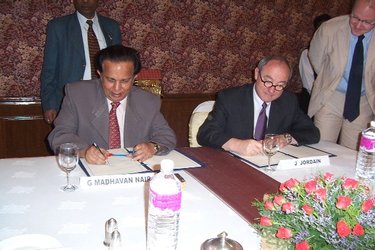 Signing the Chandrayaan-1 agreement