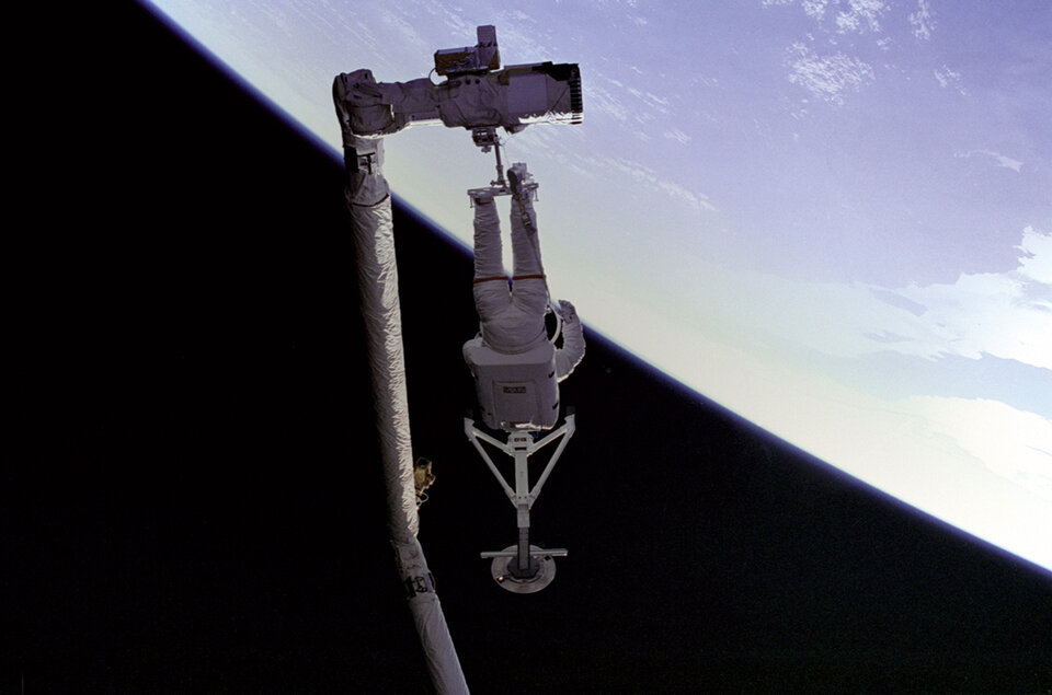 I will stand on a foothold on the end of Canadarm2