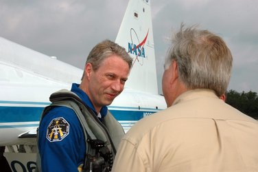 STS-121 crew including Thomas Reiter arrive at Kennedy Space Center
