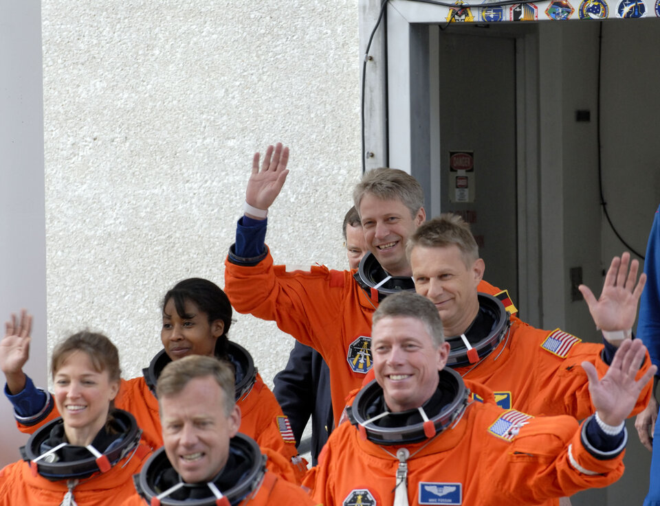 Thomas Reiter and the rest of the STS-121 crew took part in a practice countdown at KSC last week