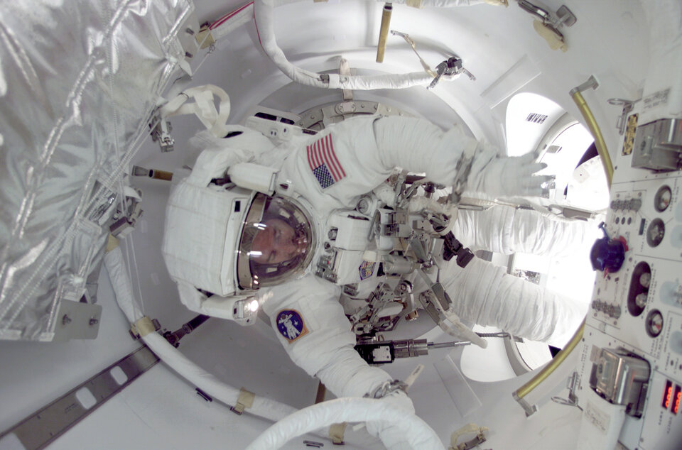 We will start our spacewalk by leaving through the Quest airlock