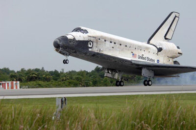 Space Shuttle Discovery lands at KSC