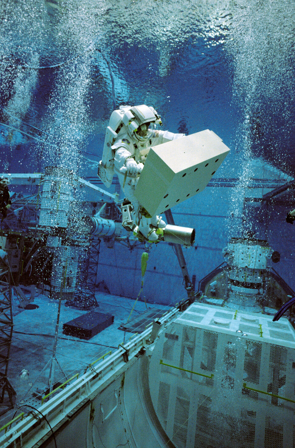 Underwater simulation of extravehicular activity (EVA)