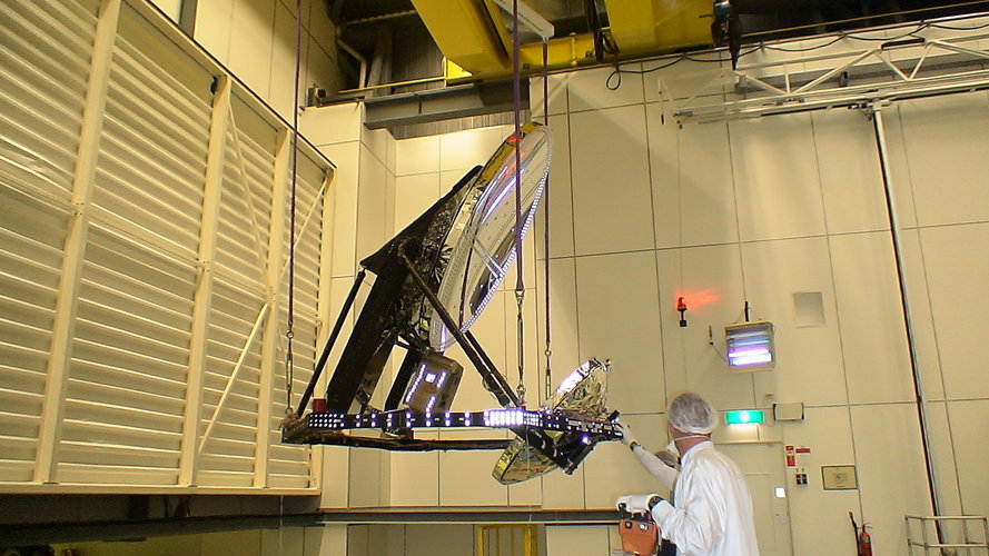 Planck's mirrors are tested in the Large Space Simulator