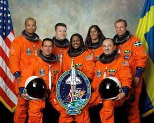 Official portrait of STS-116 crew