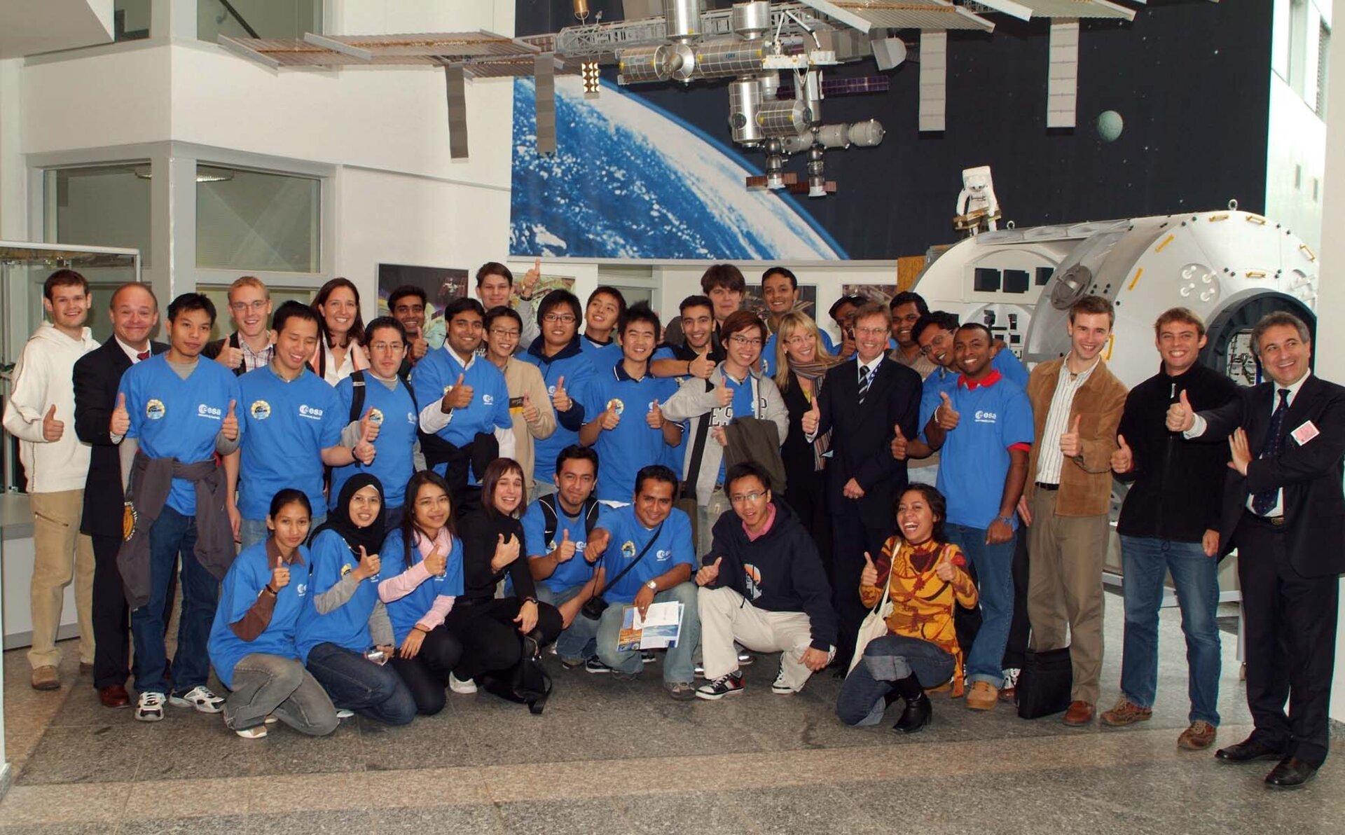 Group photo in the foyer of the German Space Operations Center (GSOC)