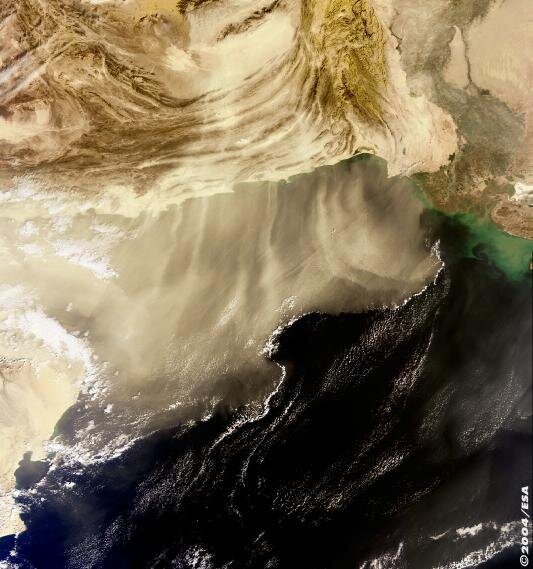 Envisat sees a dust storm in Pakistan
