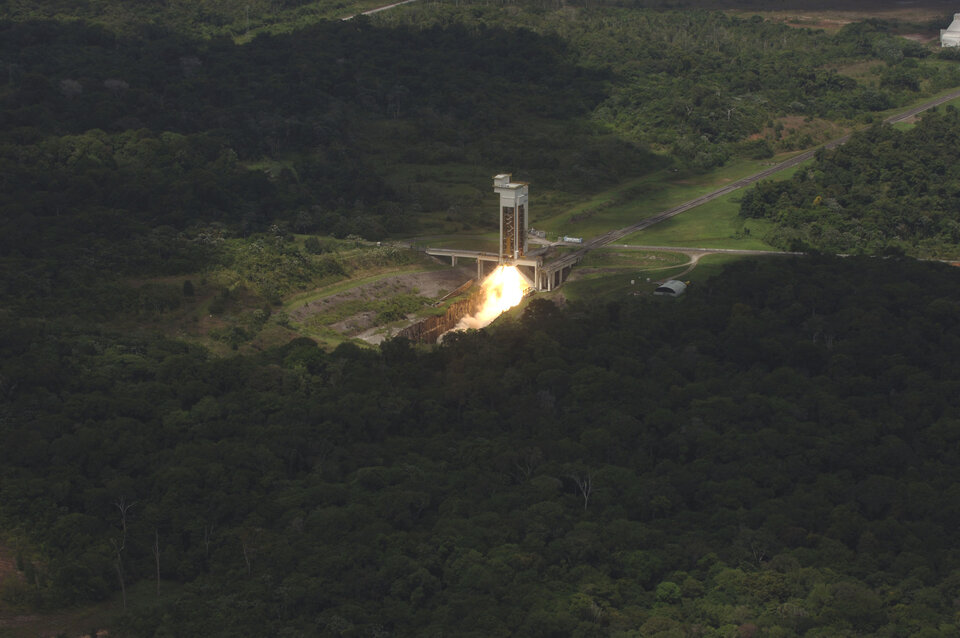 Successful firing of Vega’s first-stage motor in Kourou
