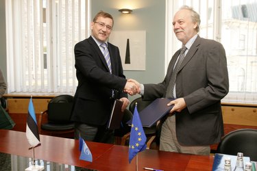 Mr Parts (left) and Mr Oosterlinck (right) signed the Cooperation Agreement on 20 June