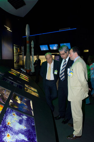 Mr Sergio Gaudenzi, president of the AEB, Brazil’s space agency, visits the ESA pavilion with Giuseppe Morsillo