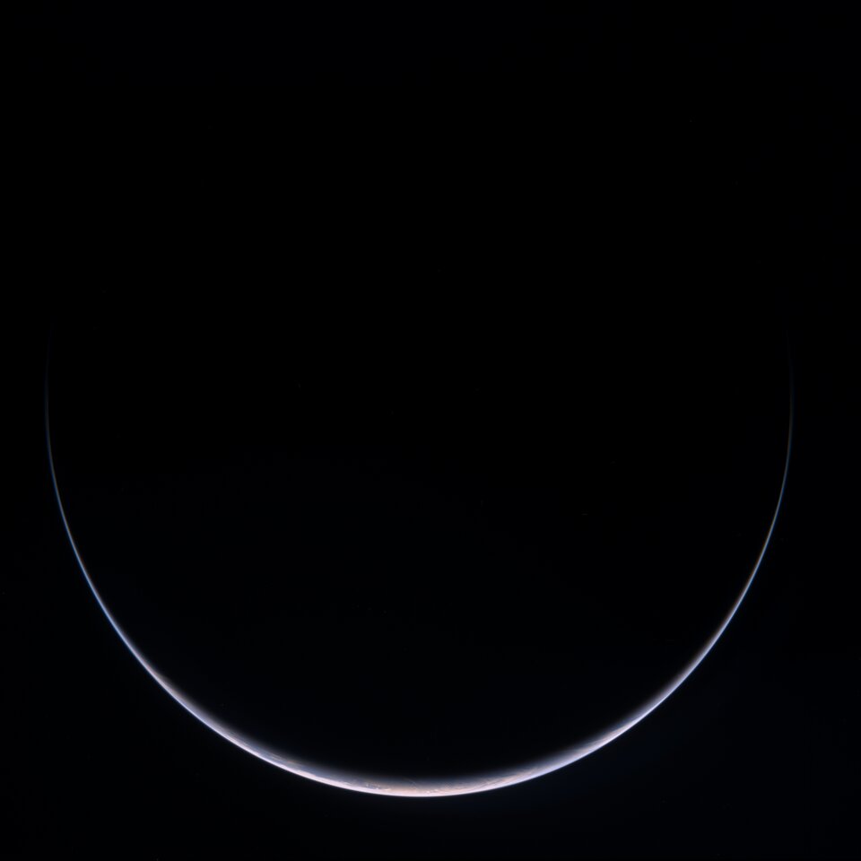 Earth limb seen by OSIRIS