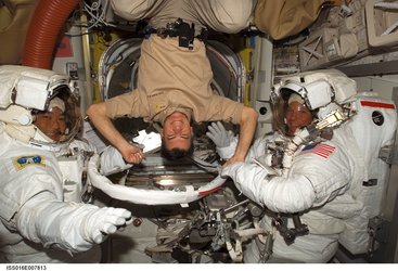 Paolo Nespoli helps spacewalk