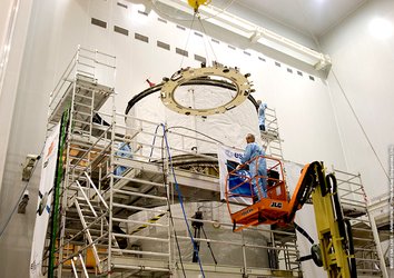 Flying operations to fix a component to the top of the Jules Verne spacecraft
