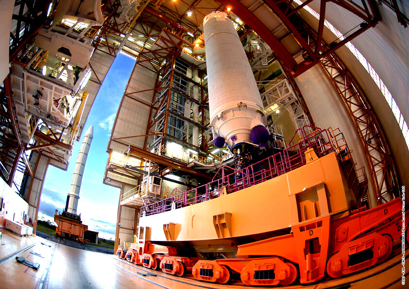 The Ariane 5 ES-ATV launch vehicle is being prepared in parallel