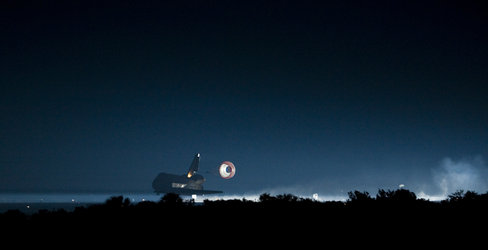 Endeavour lands at Kennedy Space Center, Florida