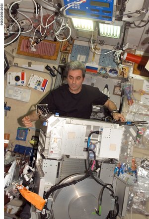 Léopold Eyharts joined Expedition 16 after arrival with STS-122