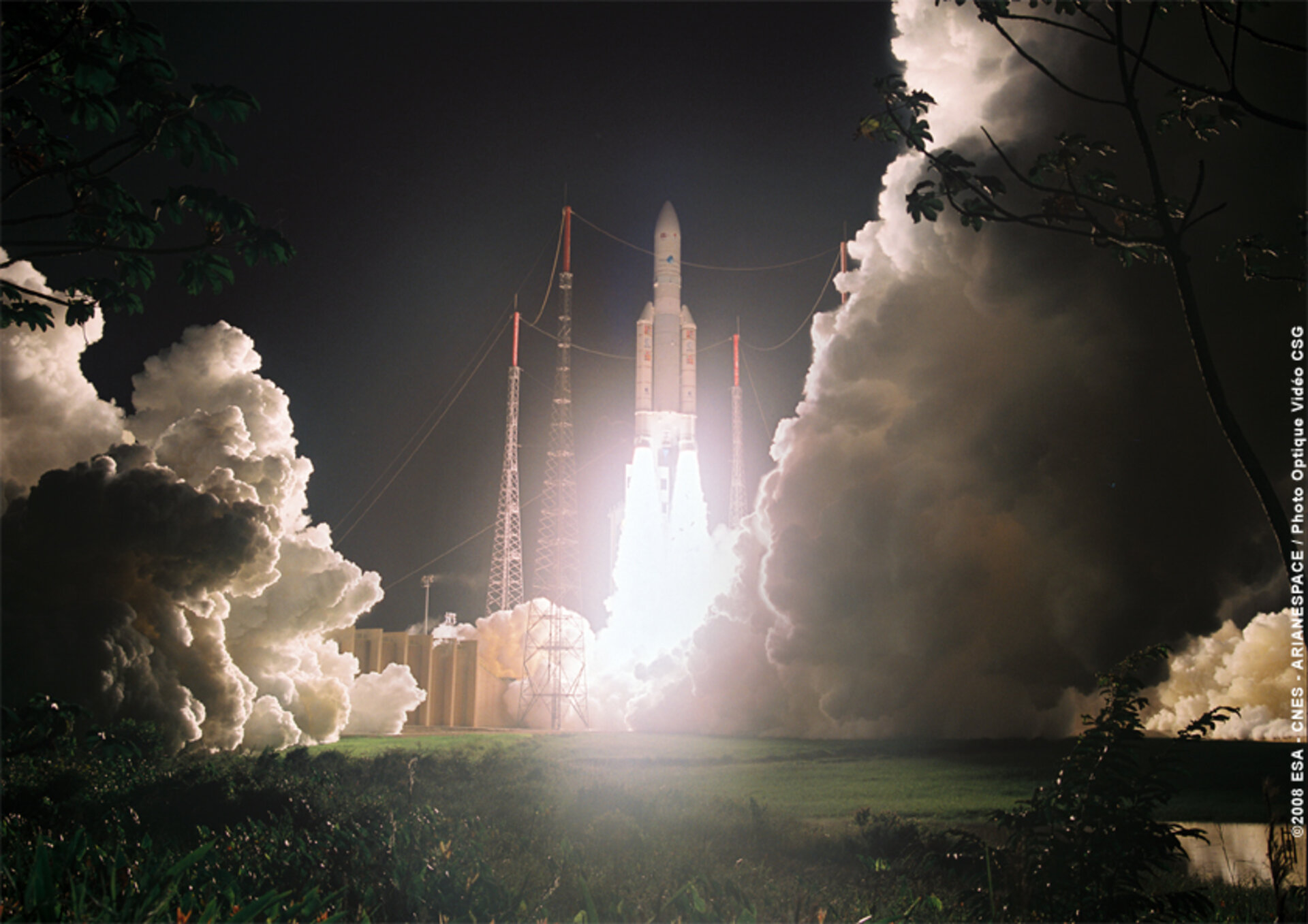 Eine Ariane 5 ECA startet