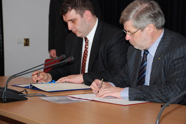 Poland and ESA sign the Plan for European Cooperating State (PECS)