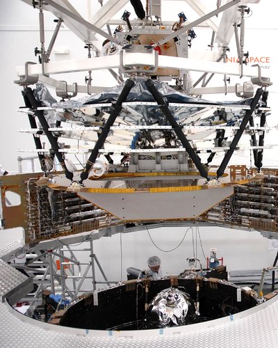 Mating of Planck’s service and payload modules