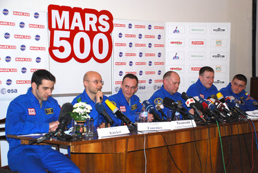 Crew for 105-day Mars500 study talk to the press before entering the isolation facility