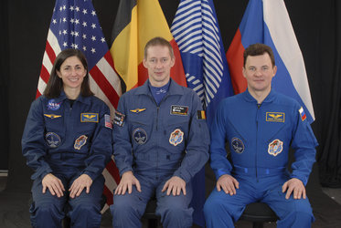 Frank De Winne with fellow ISS Expedition 20/21 crewmembers Nicole Stott and Roman Romanenko
