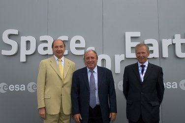 Christian Breant, Michel Courtois and Paul Weissenberg visit the ESA Pavilion