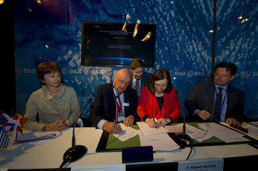 Hispasat AG 1 contract signature at Le Bourget