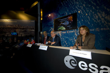 Jean-Jacques Dordain and Simonetta Di Pippo at Le Bourget during the Human Spaceflight and Exploration in Europe conference